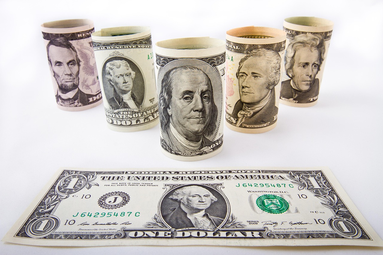 Jerome Powell Fed speech sparks market rate move guesses.