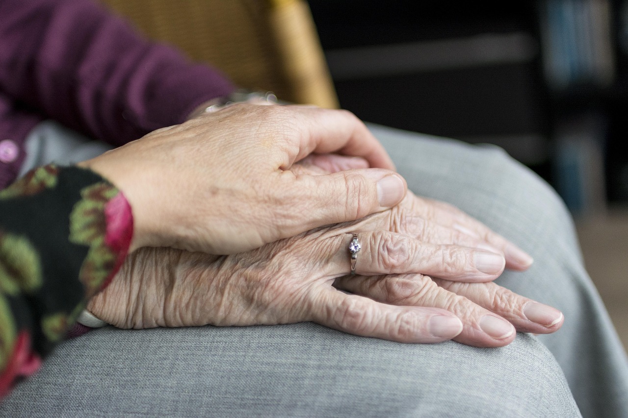 Family conflict and reconciliation dynamics in Dear Abby letters.