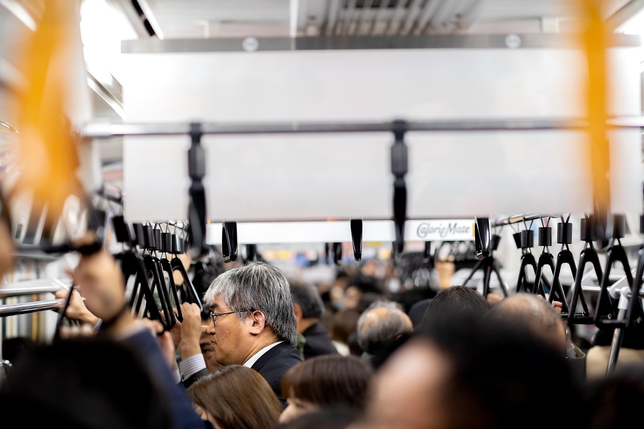 Measuring mobile store success with AI and influencers