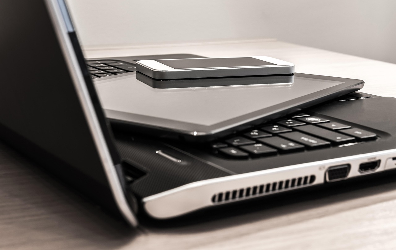 Compact AI workstation with powerful GPU and ROG Ally X