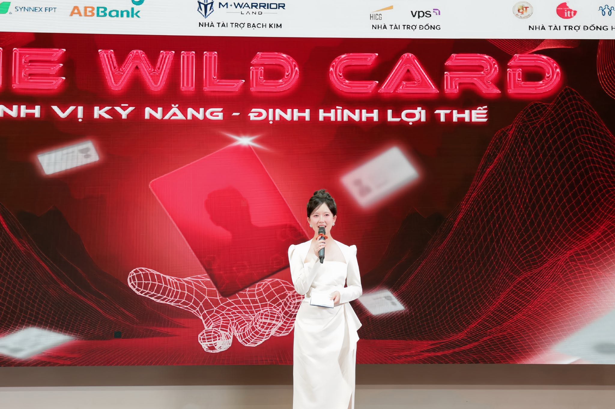 MC Hương Ly dẫn chương trình thực tế