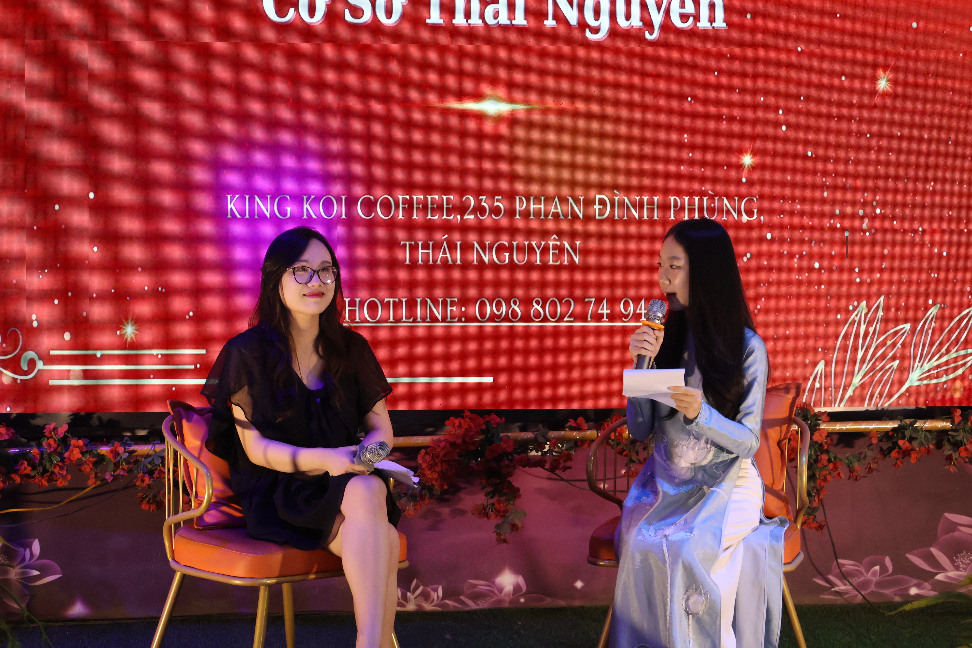 Học viên K58 trình diễn trên sân khấu tốt nghiệp MC tại BT Academy Thái Nguyên