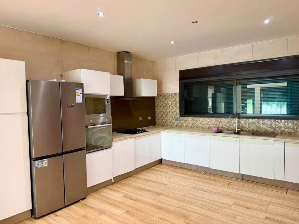 Superbe Villa Moderne à Louer – Abidjan, Cocody - Vue 5