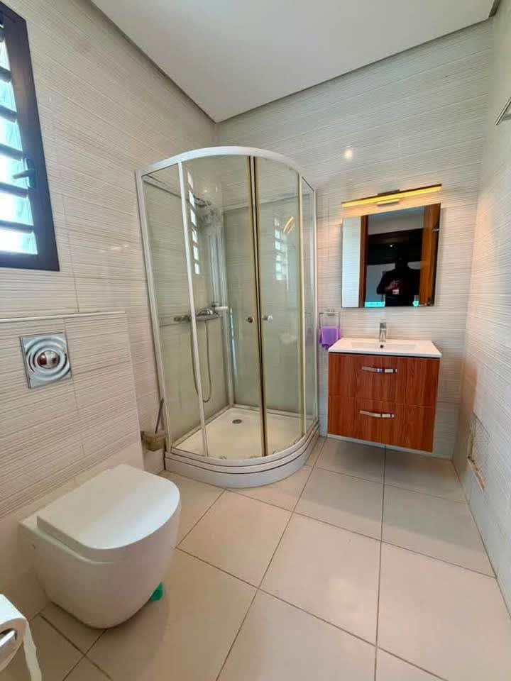 Superbe Villa Moderne à Louer – Abidjan, Cocody - Vue 4