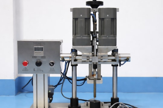 Máy siết nắp 4 con lăn