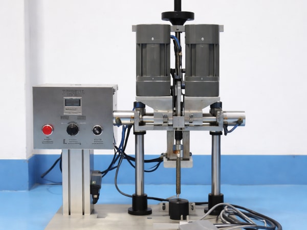 Máy siết nắp 4 con lăn