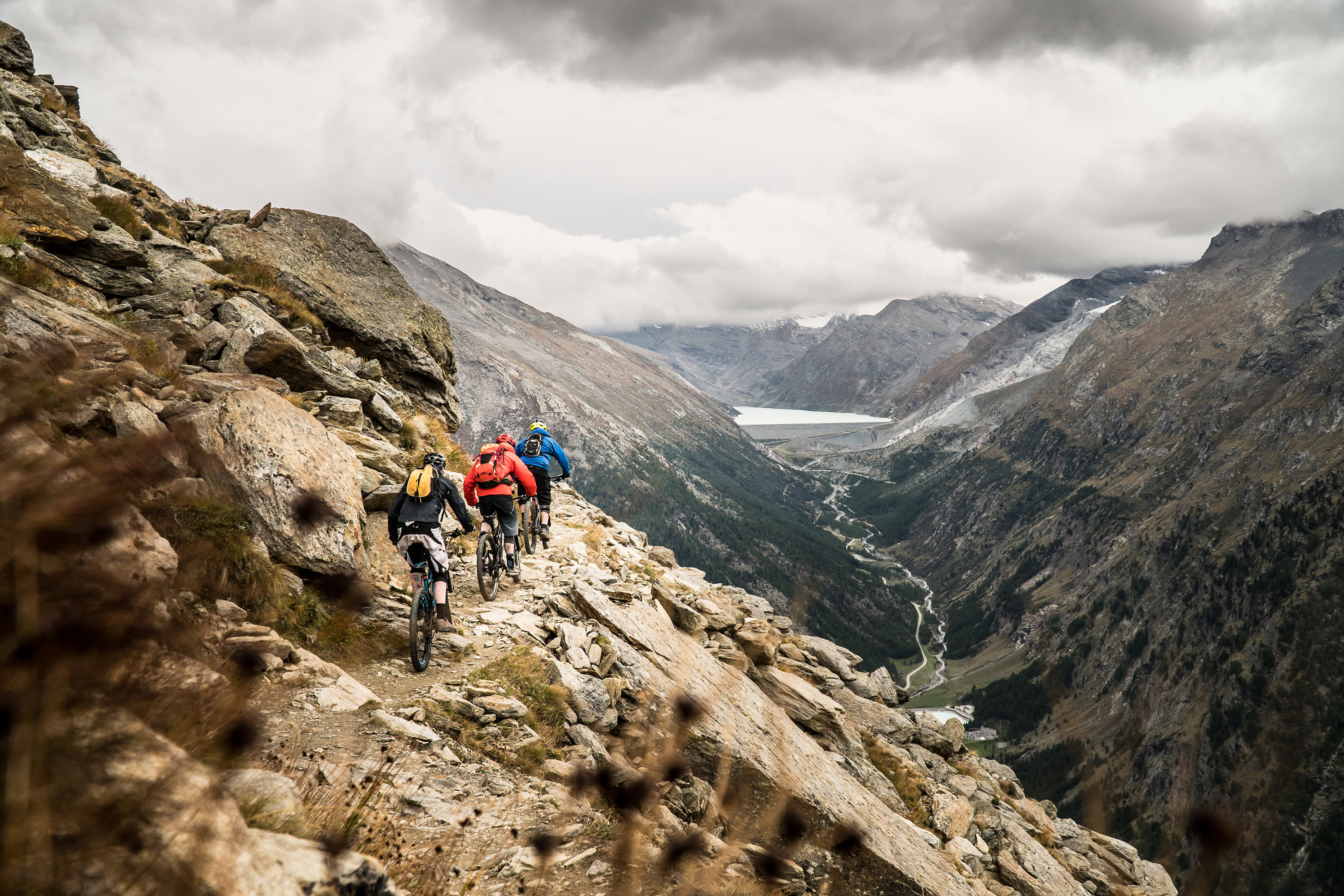 ></center></p><h2>Nos conseils pour les vacances dans la Vallée de Saas</h2><p>✔️ NOUVEAU! Flow Trail Kreuuboden - Trift</p><p>✔️ Aire de jeux Kreuzboden</p><p>✔️ Promenade des fleurs alpines</p><p>✔️ Luge Kreuzboden - Saas-Grund</p><p>✔️ Ski de fond</p><p>✔️ Via ferrata hivernale</p><p>✔️ Randonnées en raquettes à neige</p><h2>Cookie settings</h2><ul><li>Synchronisierung der Daten in mehreren Tabs der Buchungsstrecke</li><li>Notwendig für die Funktion des Buchungssystems. Speicherung des Warenkores, der Sucheinstellungen</li><li>Steuert die Gültigkeit von deskline/web/abc_sync_data</li><li>Steuert die Gültigkeit von deskline/web/abc_expiry</li></ul><p>abc = verwendeter linkkey (z.B. ferwebshop)</p><p><center><a href=