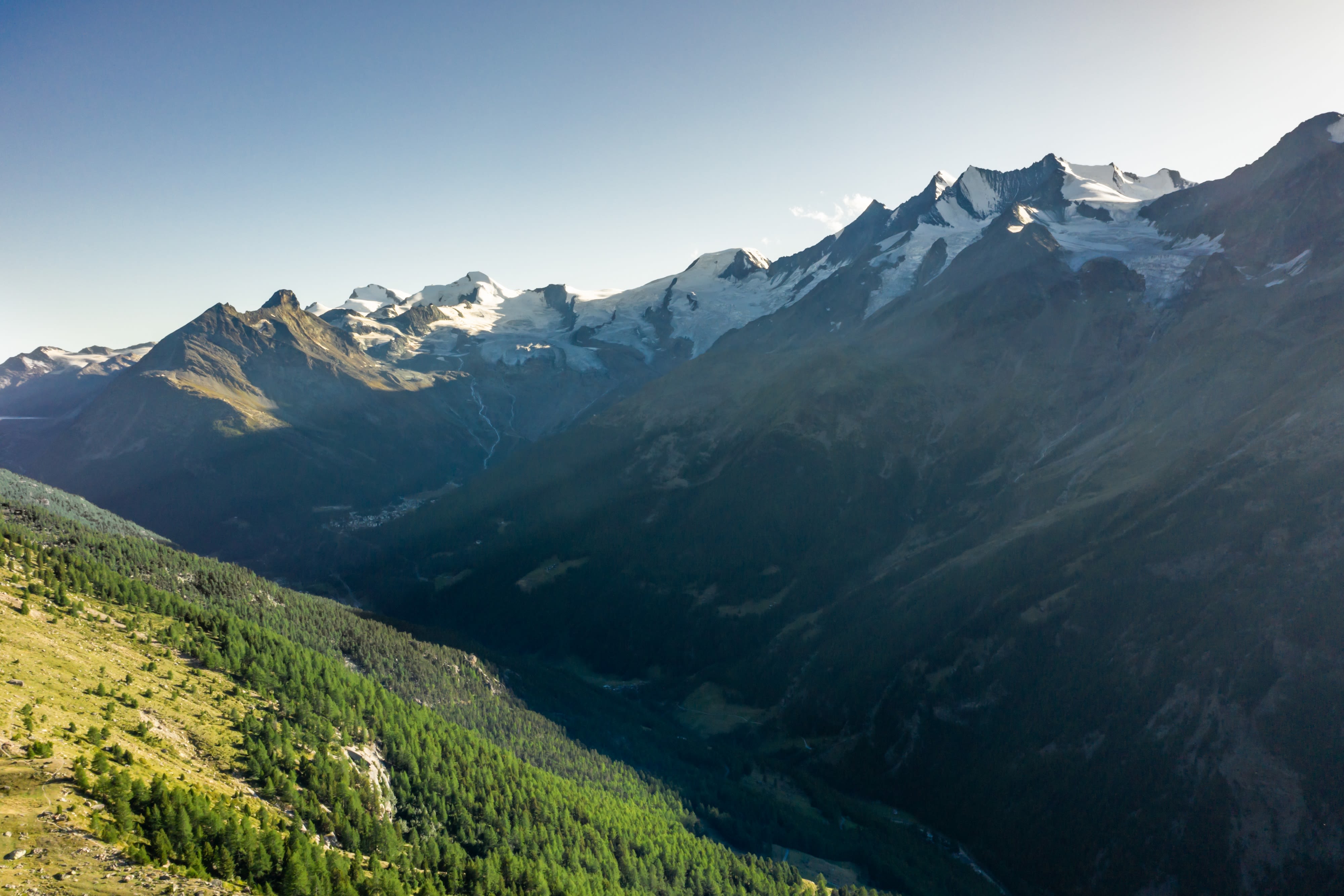 Parkings dans la vallée de Saas