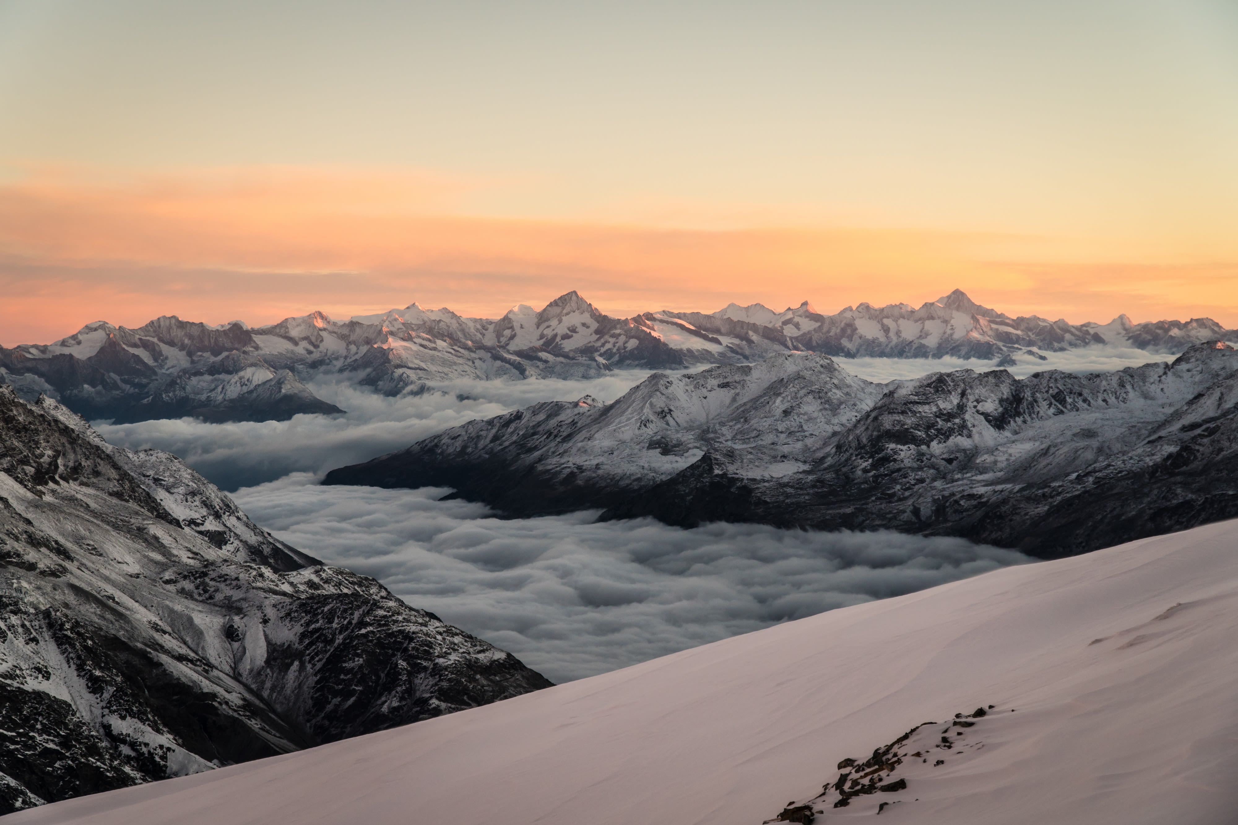 Les montagnes de la vallée de Saas