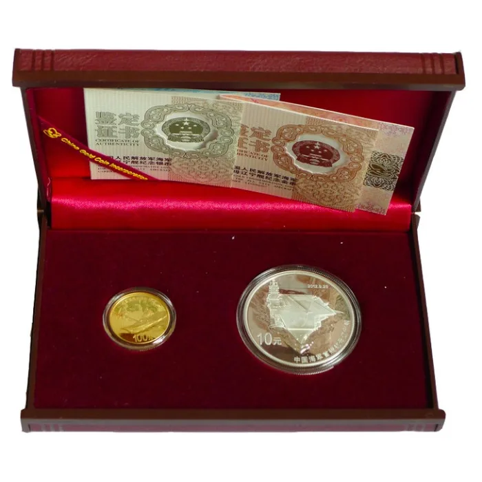 2540番(M) 国宝 黄金 赤絲威鎧 複製 特選美術品 中古品 2012 中國人民解放軍海軍航母遼寧艦金銀幣2枚套裝