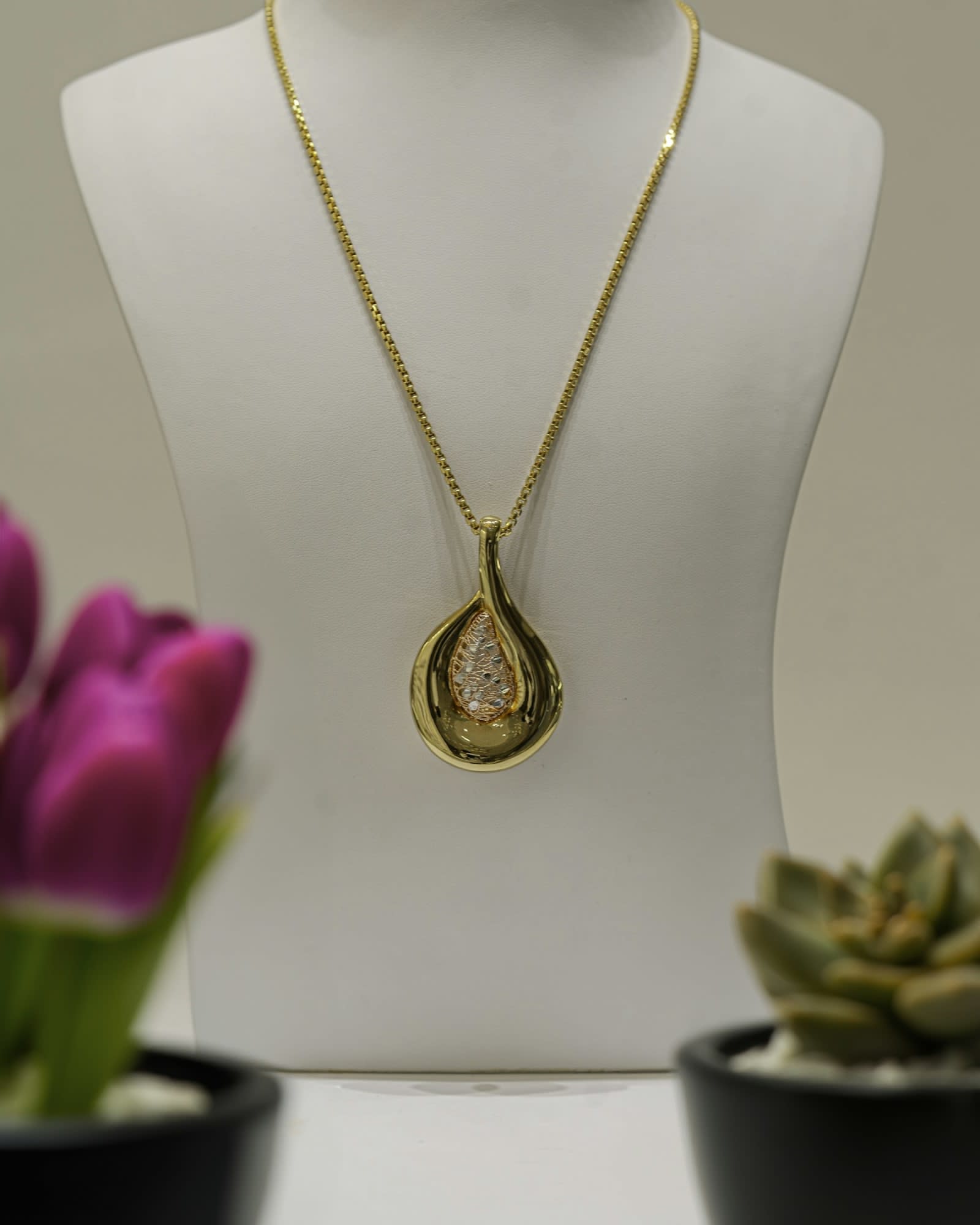 Teardrop Pendant Necklace