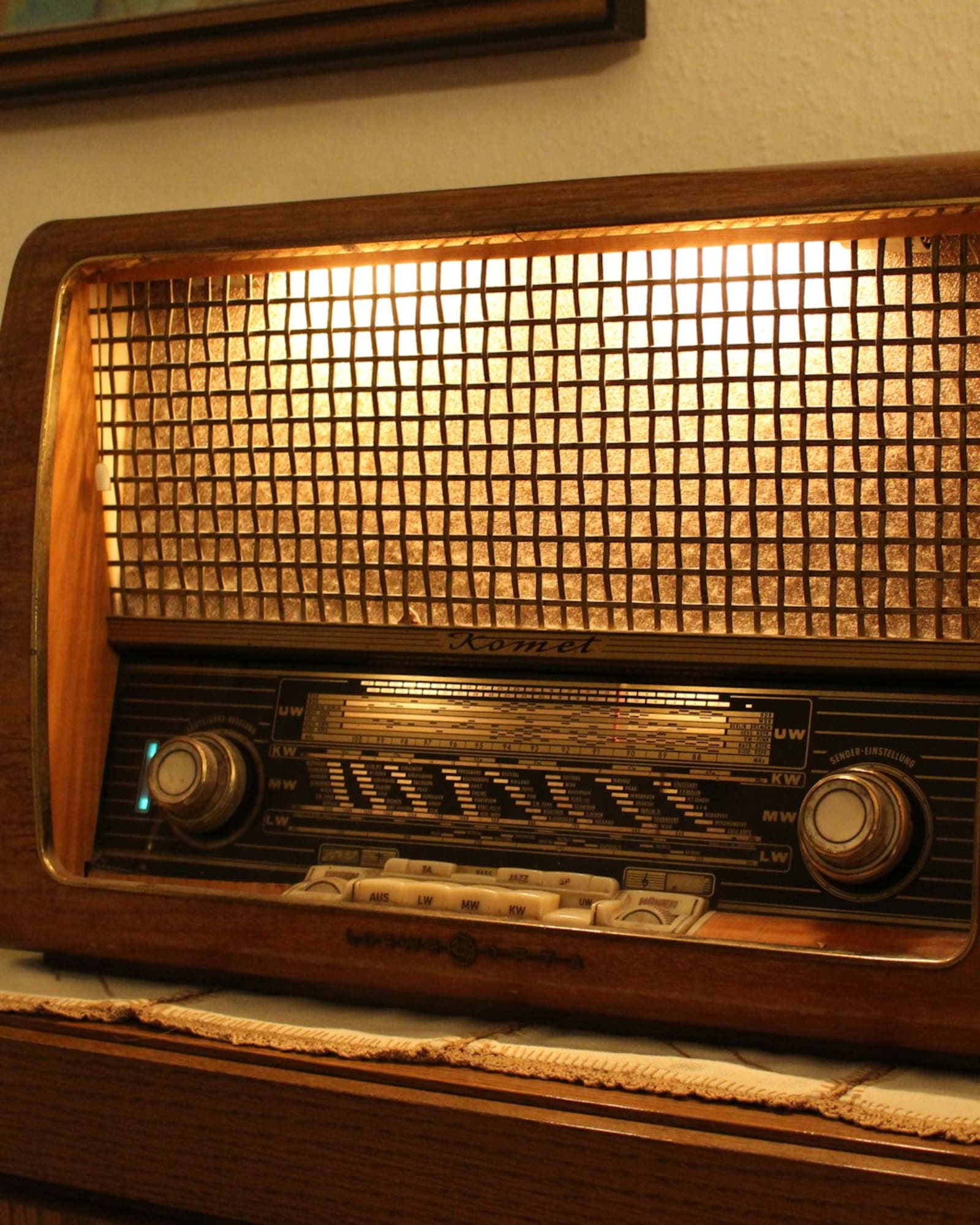 Walnut Valve Radio