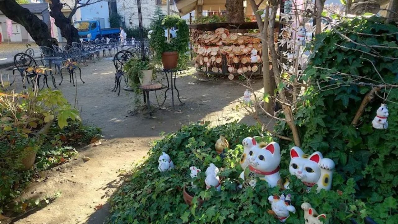 Imado Shrine - View 1