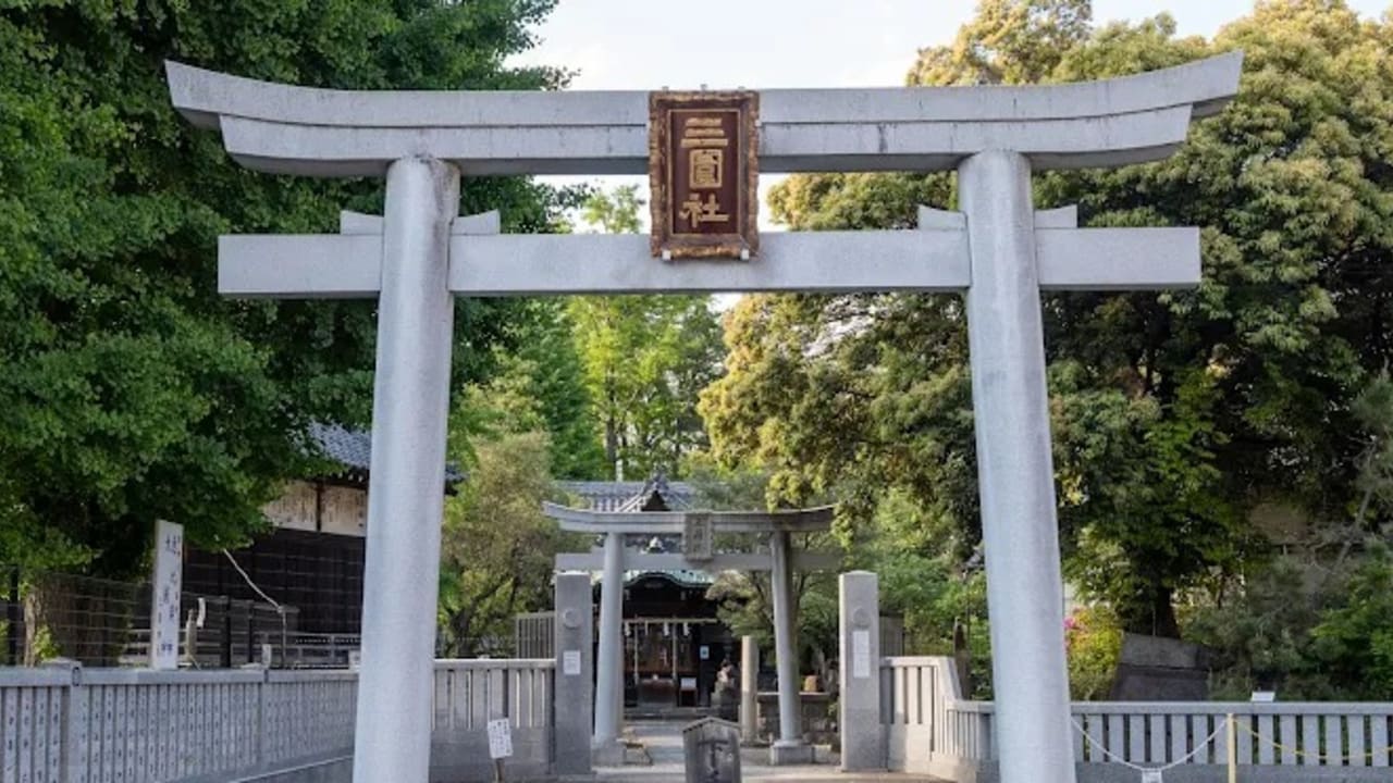 Mimeguri Shrine - View 3