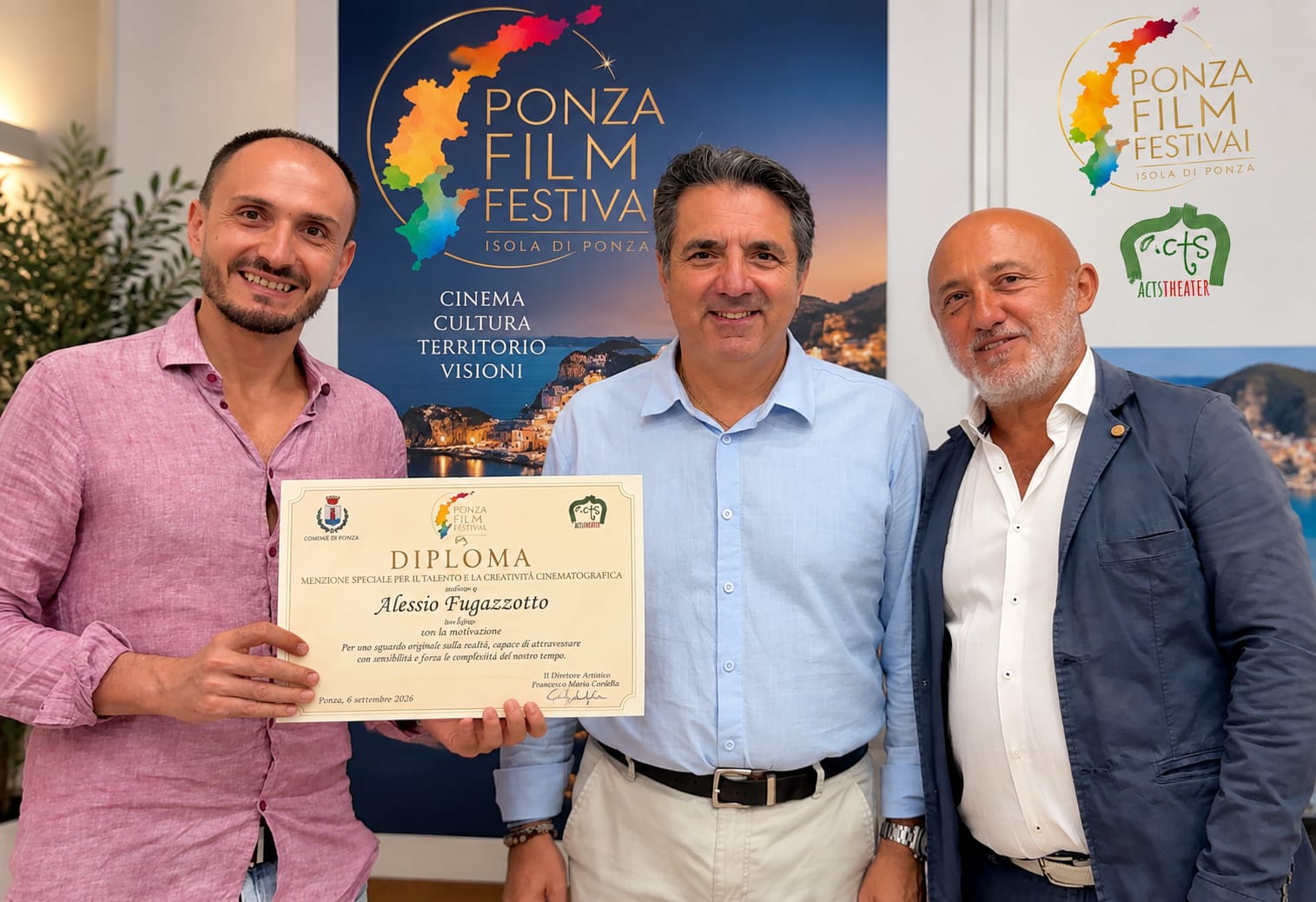 Un momento della cerimonia di premiazione della IV edizione del Ponza Film Festival