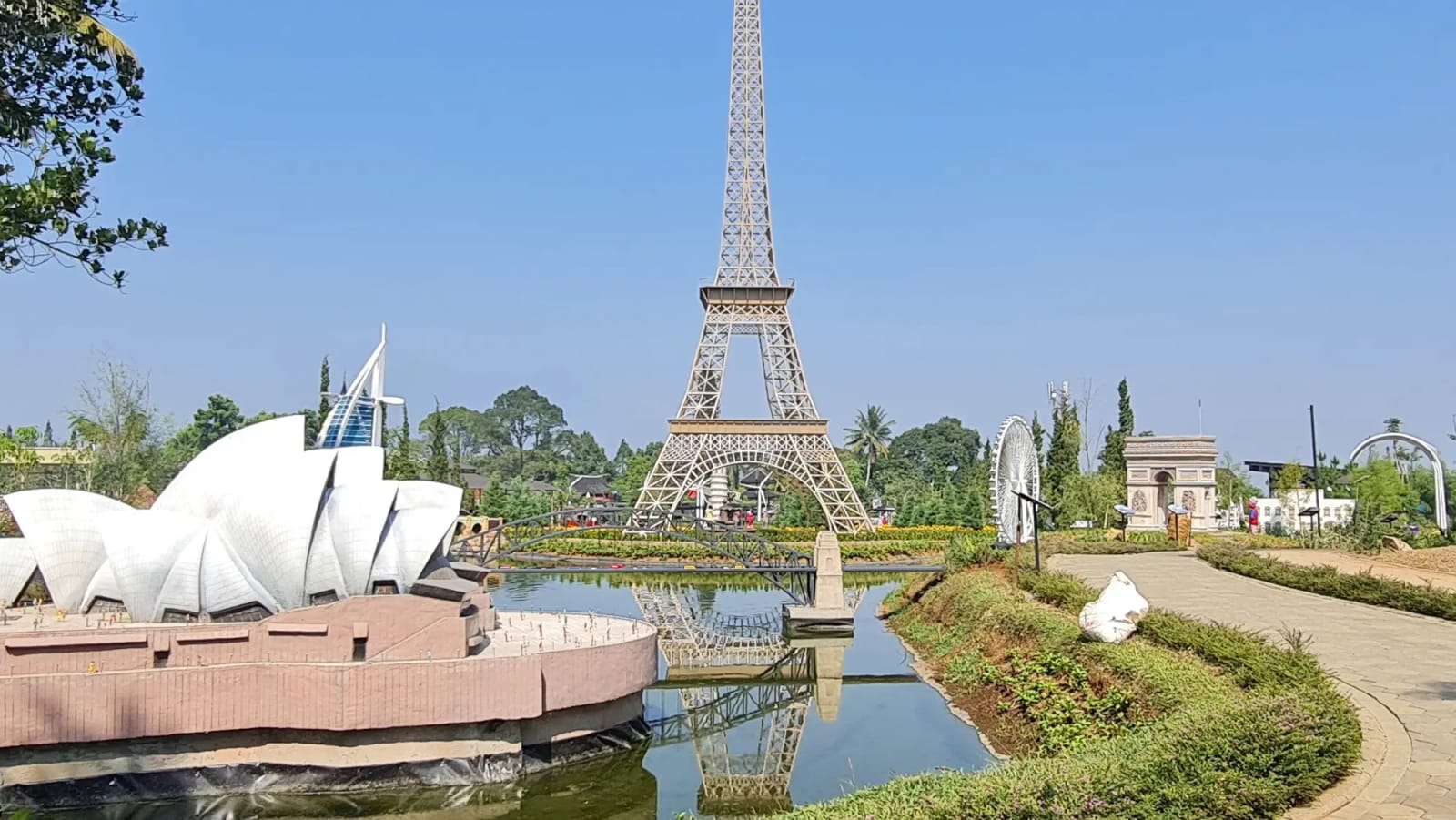 Foto MiniMania - Taman Miniatur Dunia (Puncak)