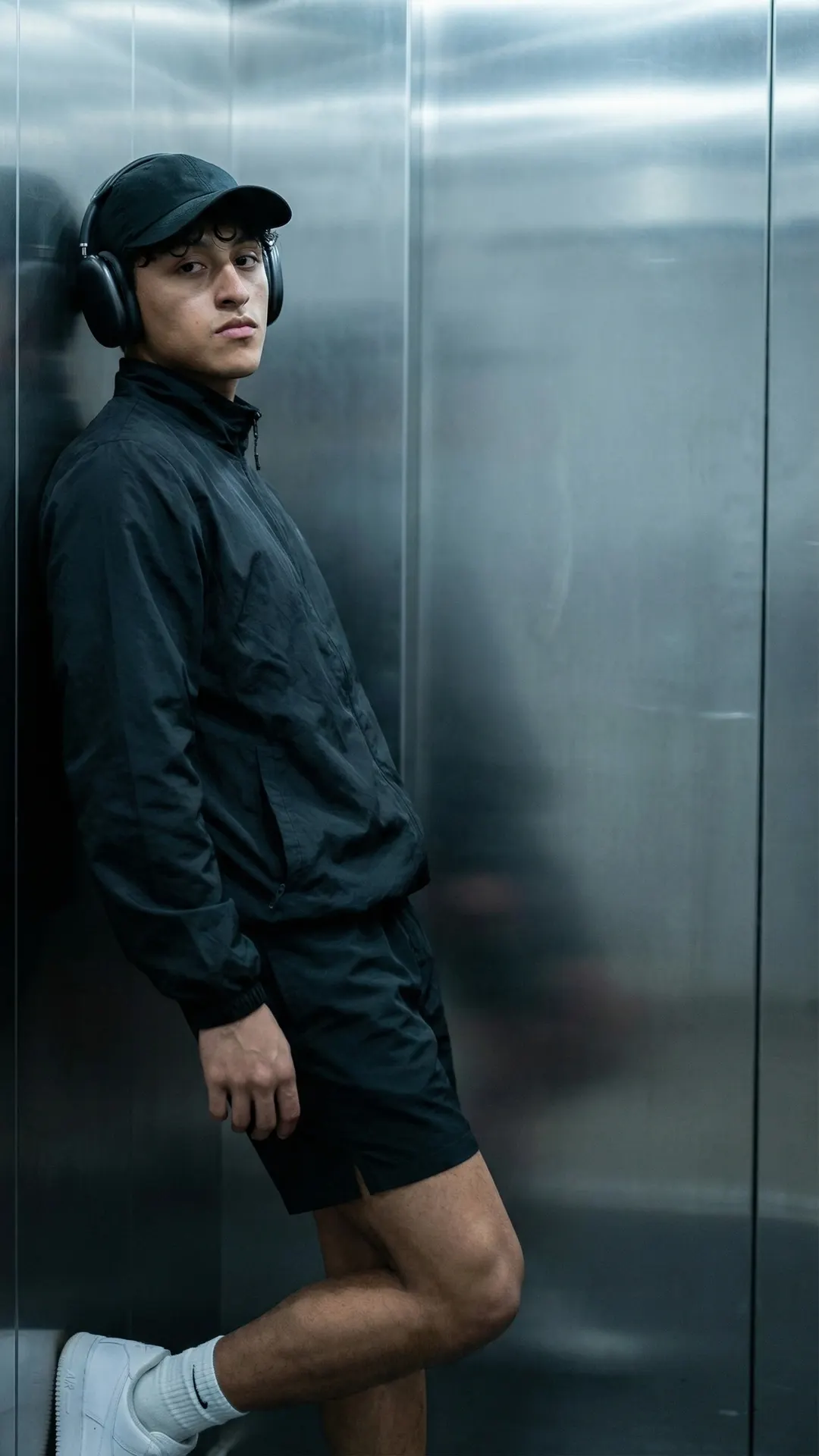 En el ascensor posando