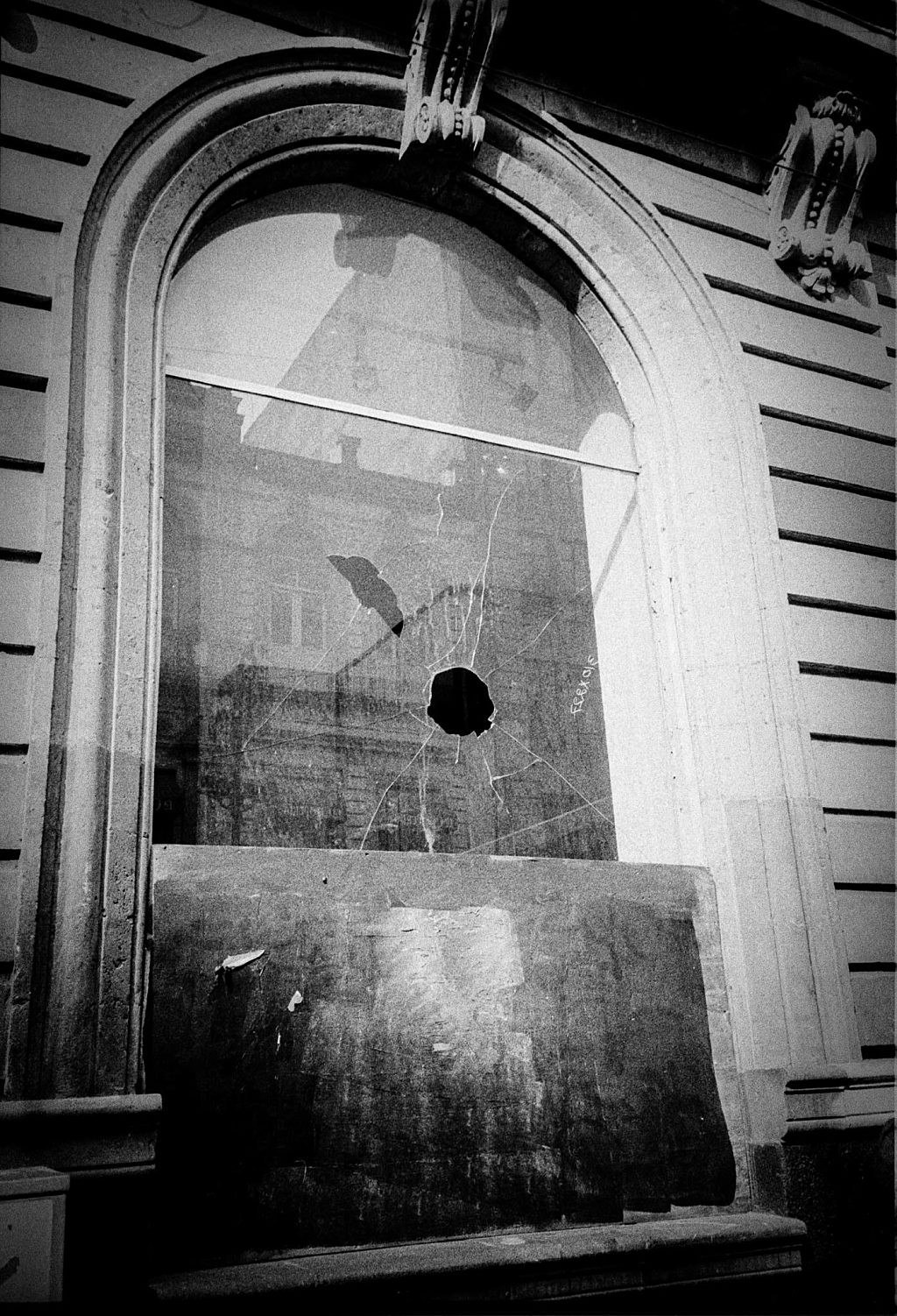 Decay — frame 20
