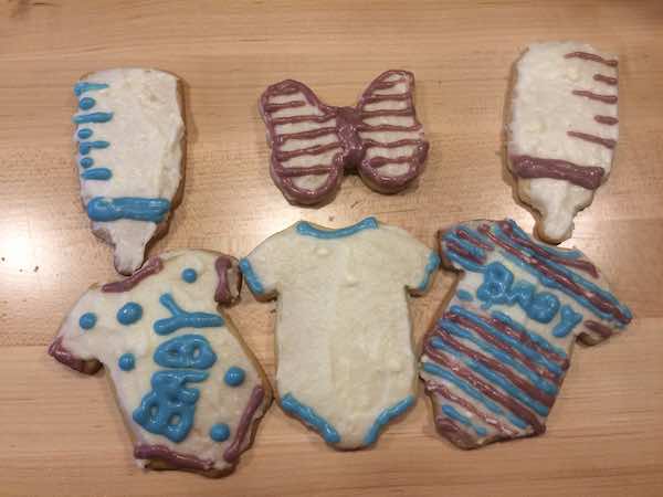 way to announce pregnancy to family in person with cookies