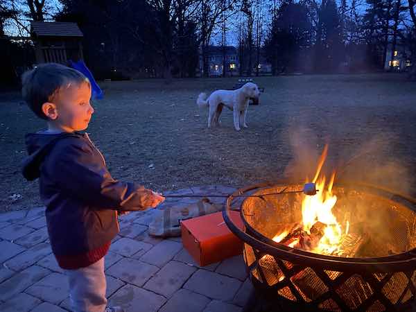 outdoor toddler activities winter s'mores