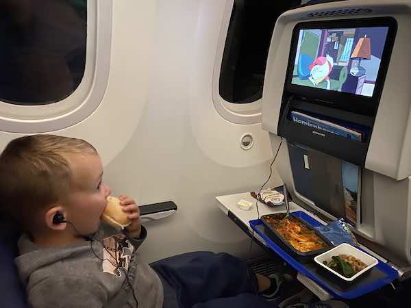 3 year old plane entertainment