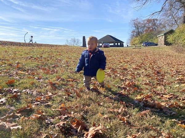 outdoor fall activity for toddlers disc golf