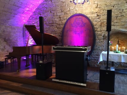 Pianist & DJ Thomas Milonas