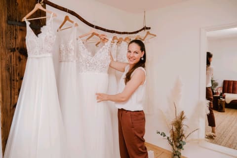 JULIA JOHN Brautatelier - First and Second-Hand Brautmode