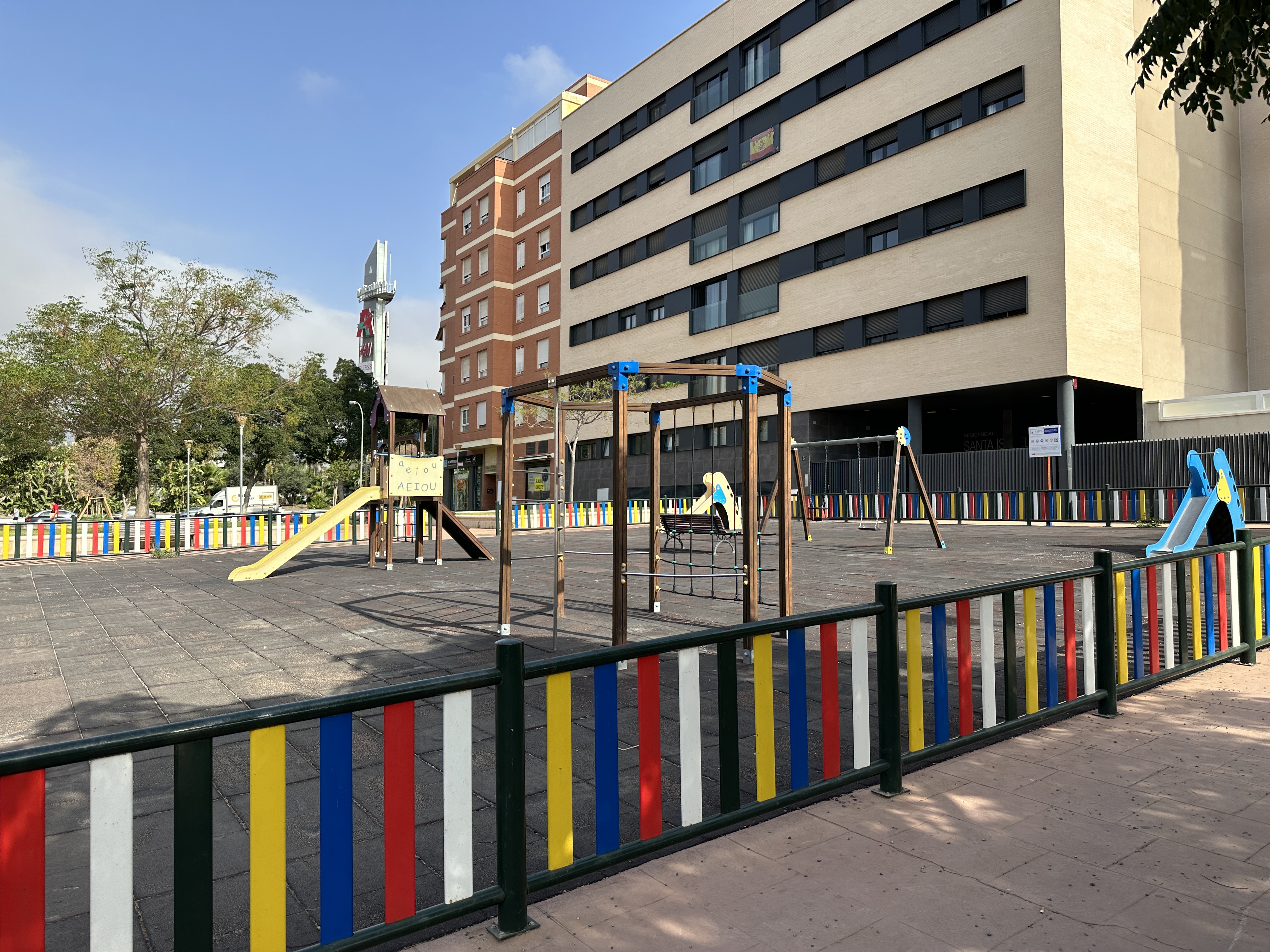 El PP ignora la seguridad de los niños al repetir contrato con la empresa que incumplió la normativa en los parques infantiles