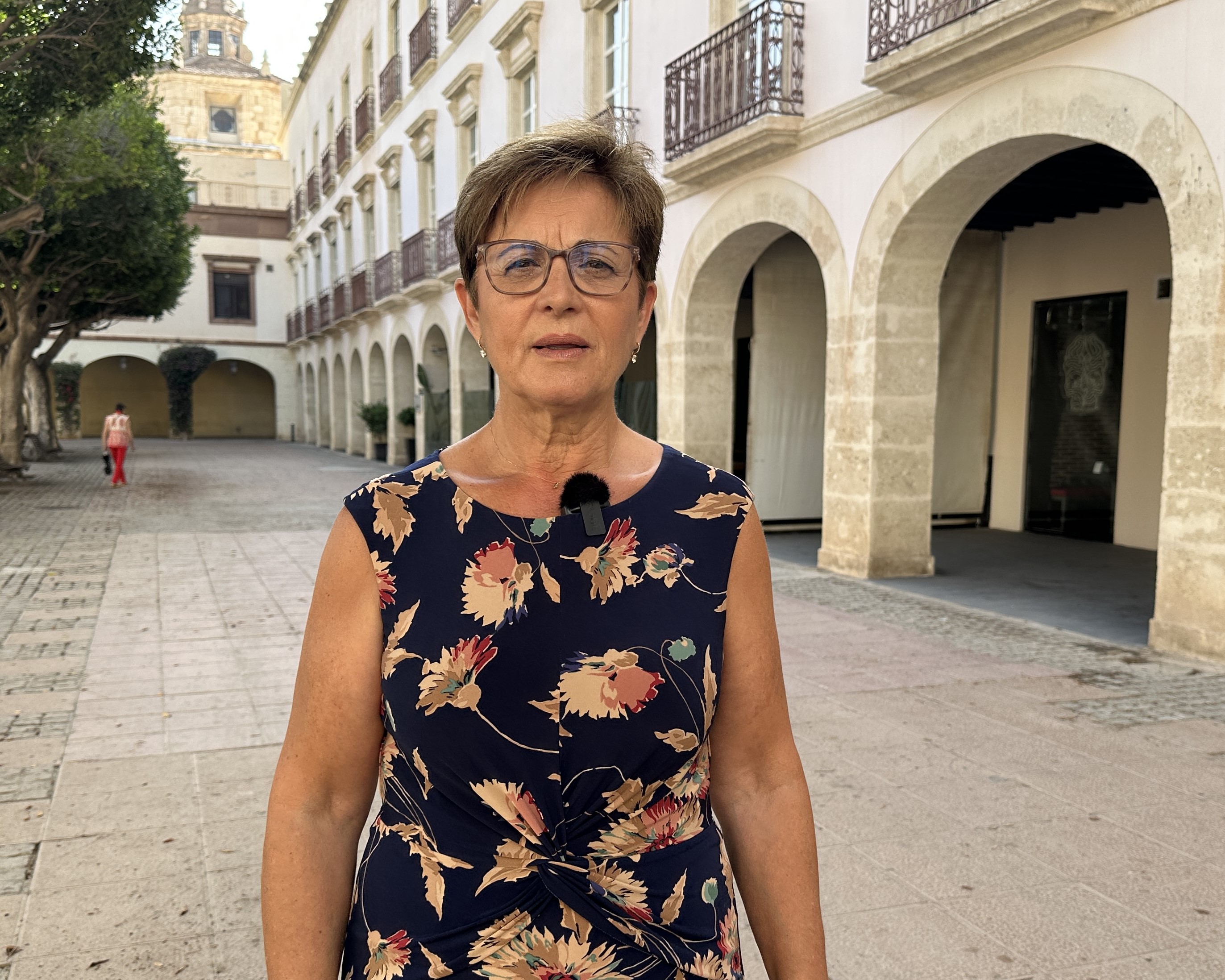 Moreno Bonilla protagoniza otro acto de cartón piedra, inaugura el Ayuntamiento sin funcionarios ni mobiliario