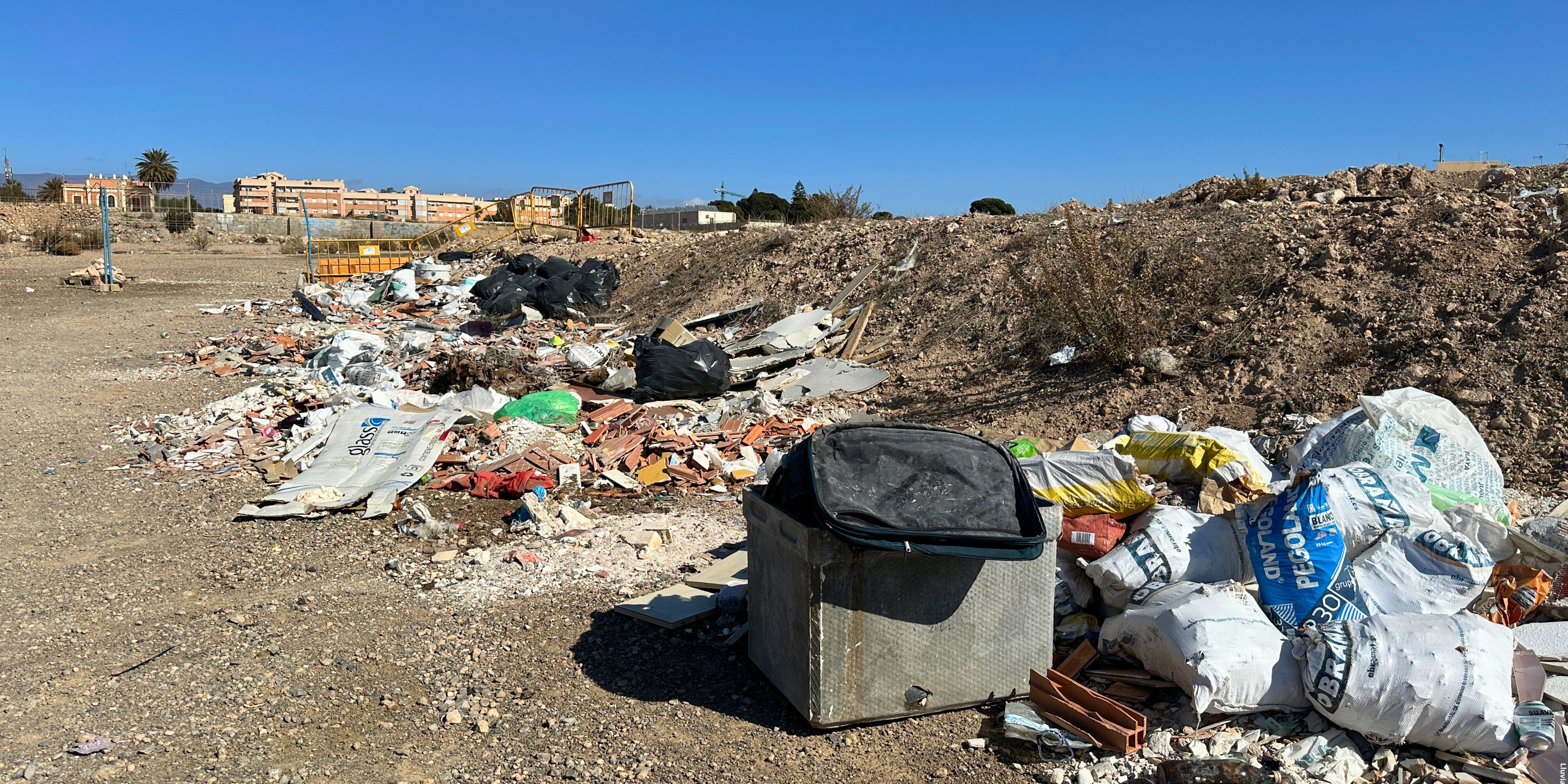 Vecinos de Los Molinos exigen la reanudación ya de las obras de urbanización en su barrio