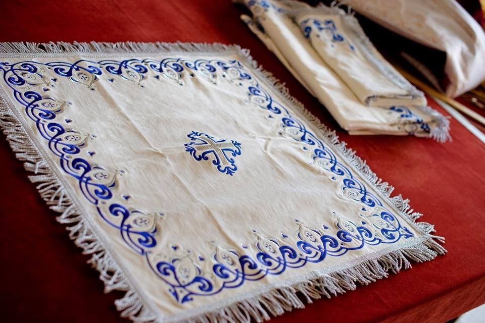 Velvet Altar Covers in White with Blue &amp; Silver Stitching — photo 5