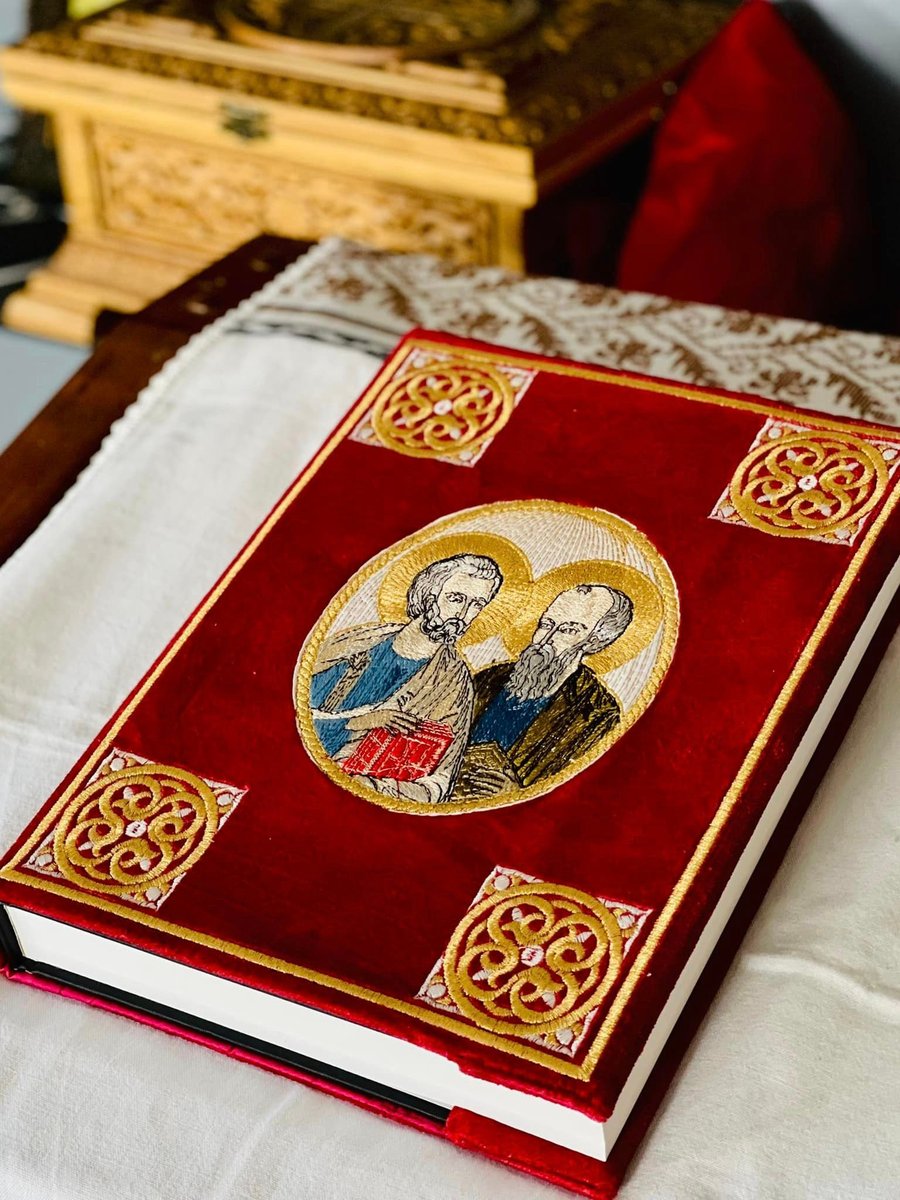 Embroidered Apostol Book Cover: Elegance &amp; Protection — photo 5
