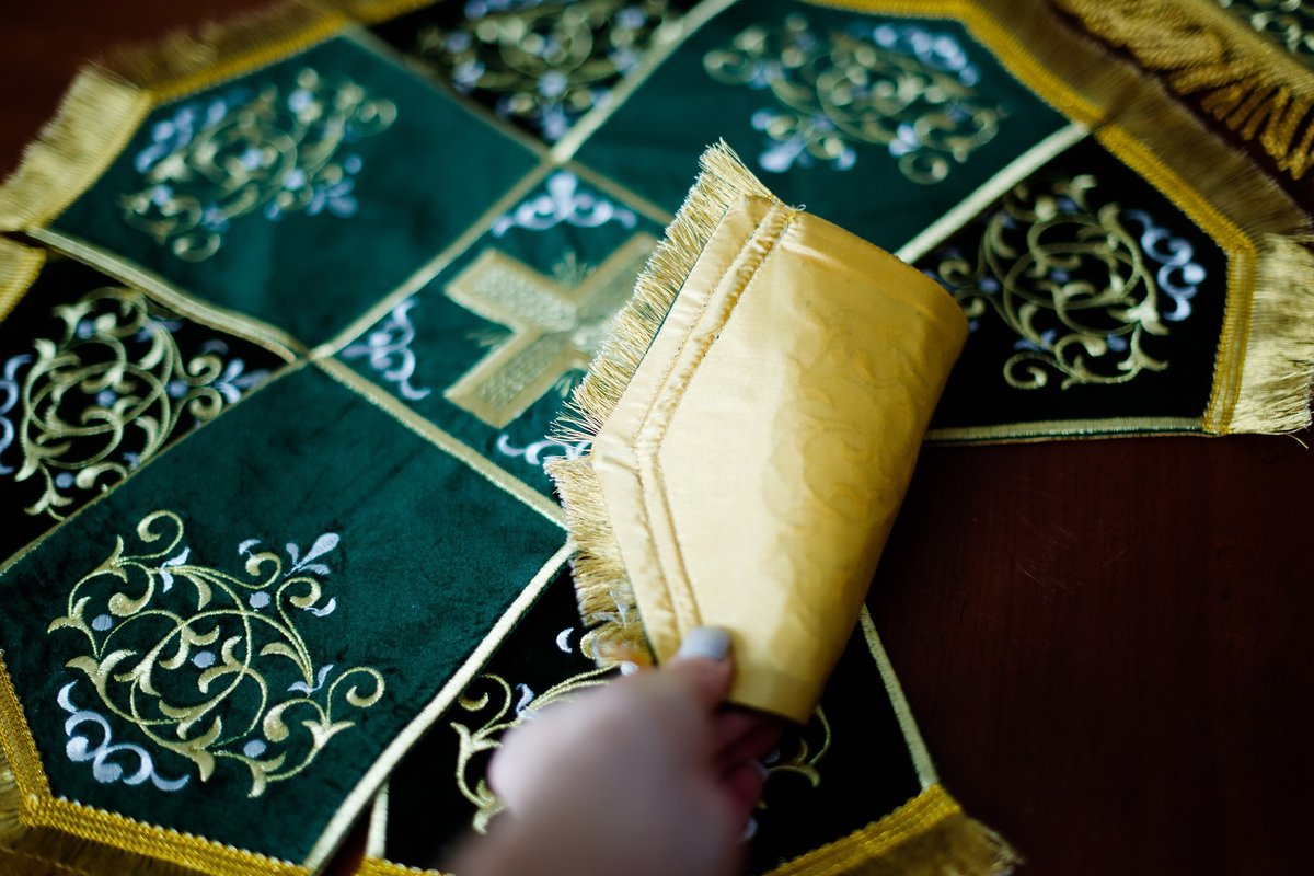 Fringed Chalice Covers with Ribbons - Book of Kells Design — photo 10