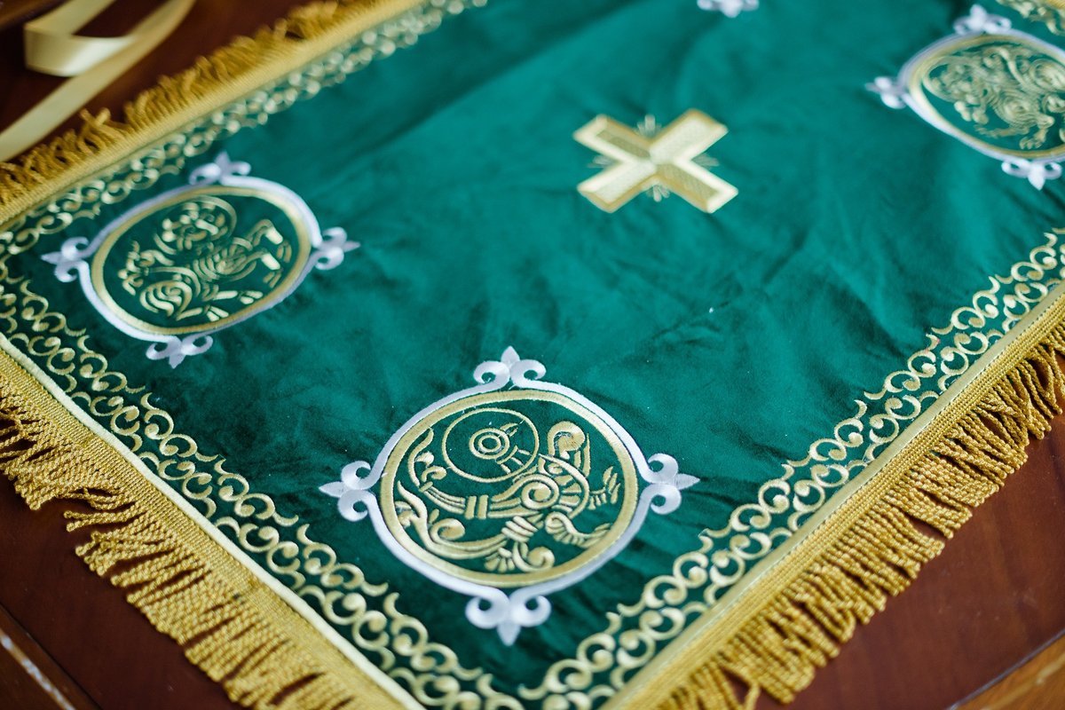 Fringed Chalice Covers with Ribbons - Book of Kells Design — photo 11