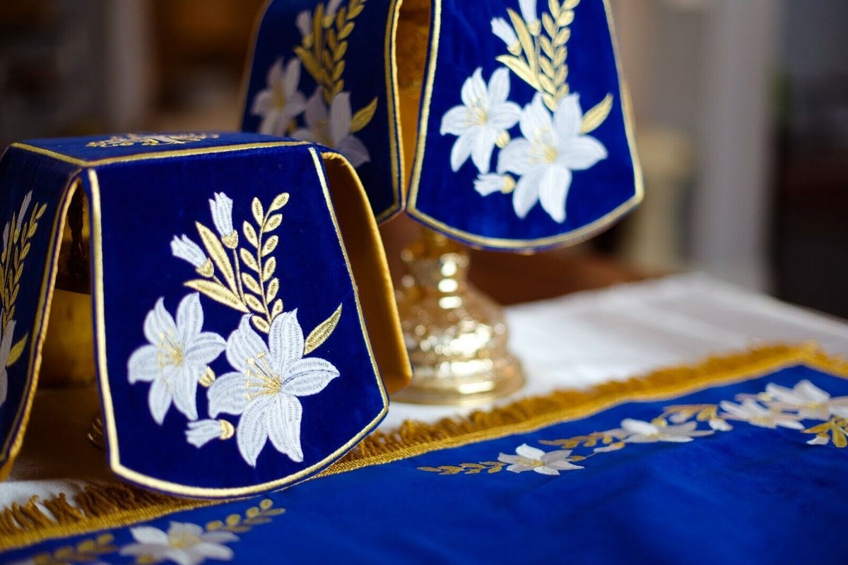 Elegant Blue Chalice Covers with Lily Embroidery Set — photo 3
