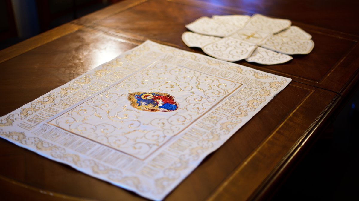 Nativity Embroidered Chalice Cover Set — photo 4