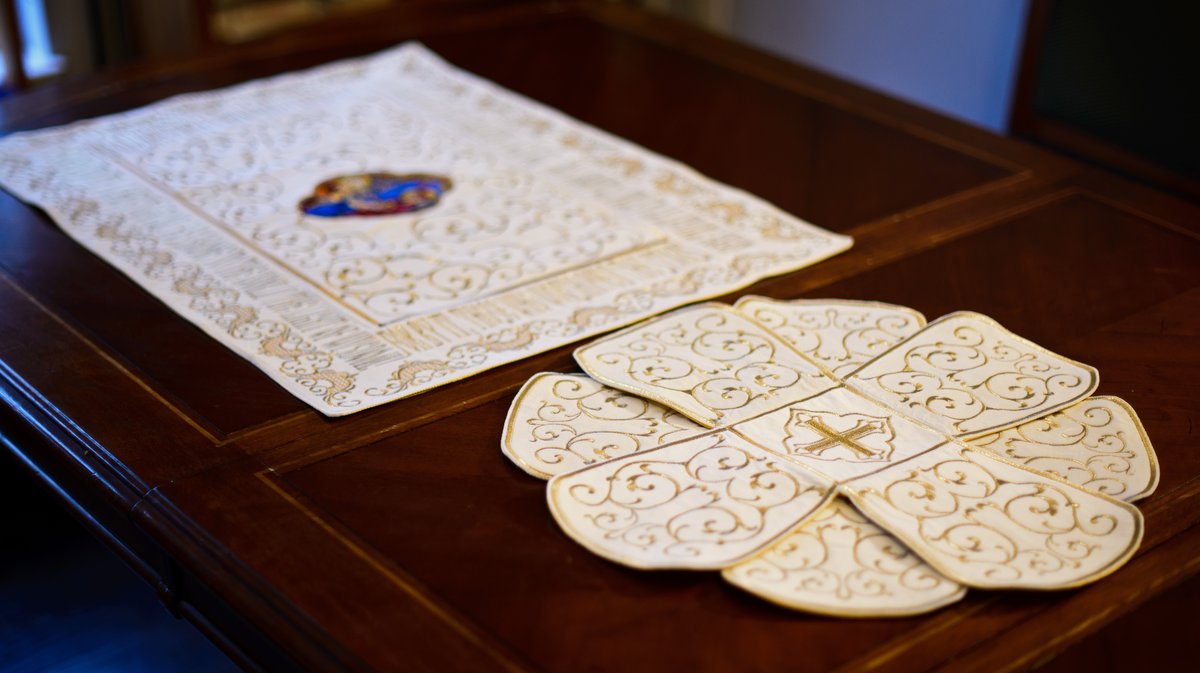 Nativity Embroidered Chalice Cover Set — photo 7