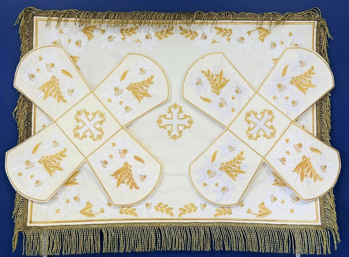Embroidered Velvet Chalice Cover Set with Lily Design — photo 2
