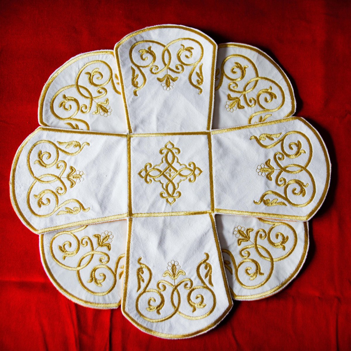 Embroidered Chalice Covers &amp; Veils with Christ Icon — photo 2