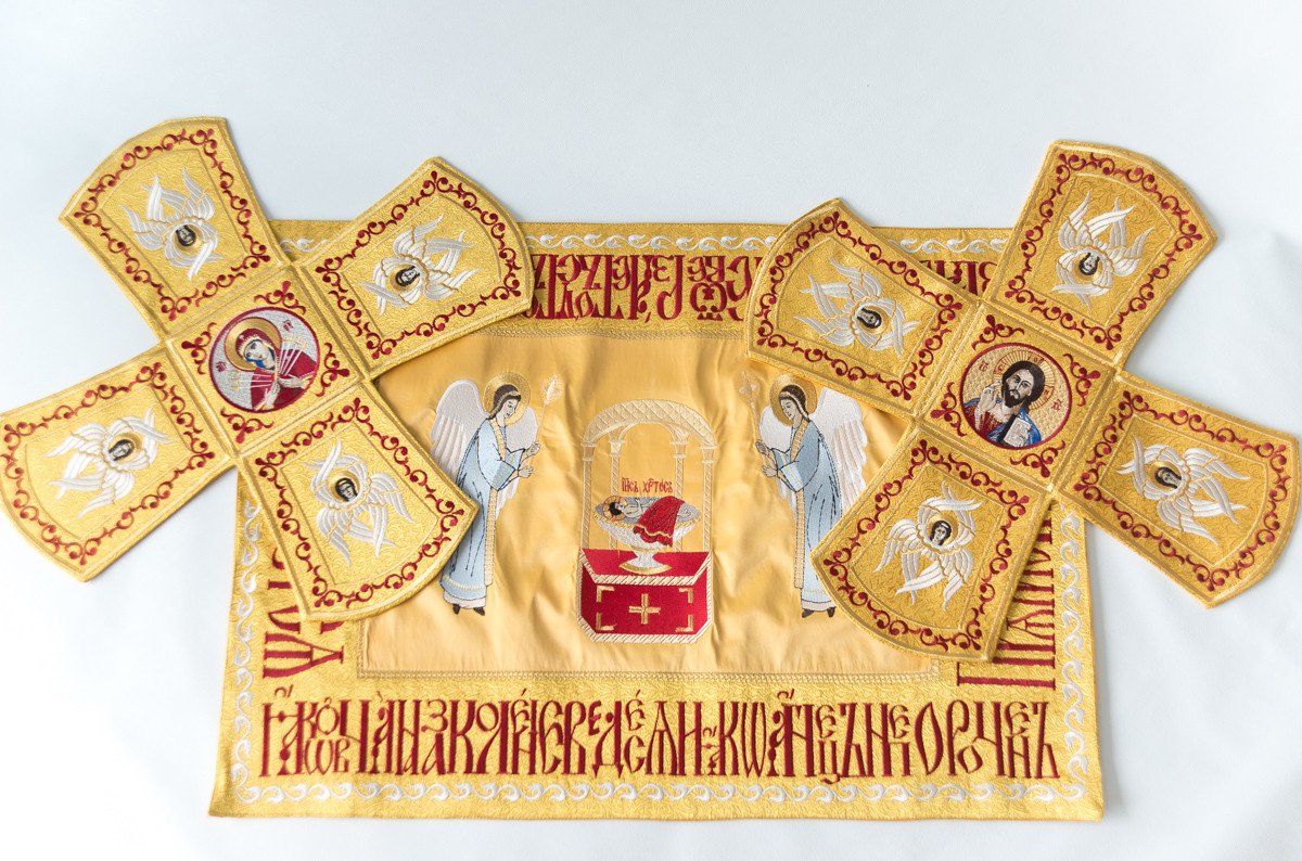 Embroidered Chalice Veils with Iconic Design in Gold Velvet — photo 4