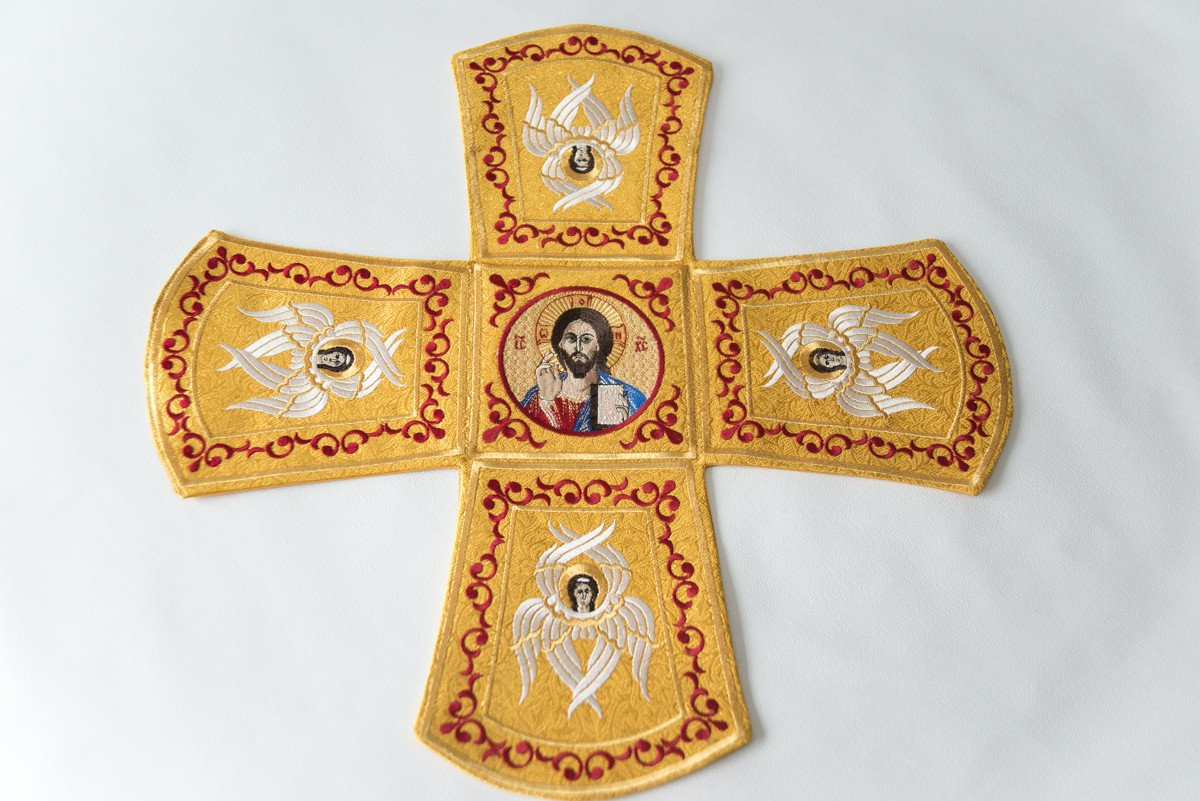 Embroidered Chalice Veils with Iconic Design in Gold Velvet — photo 6