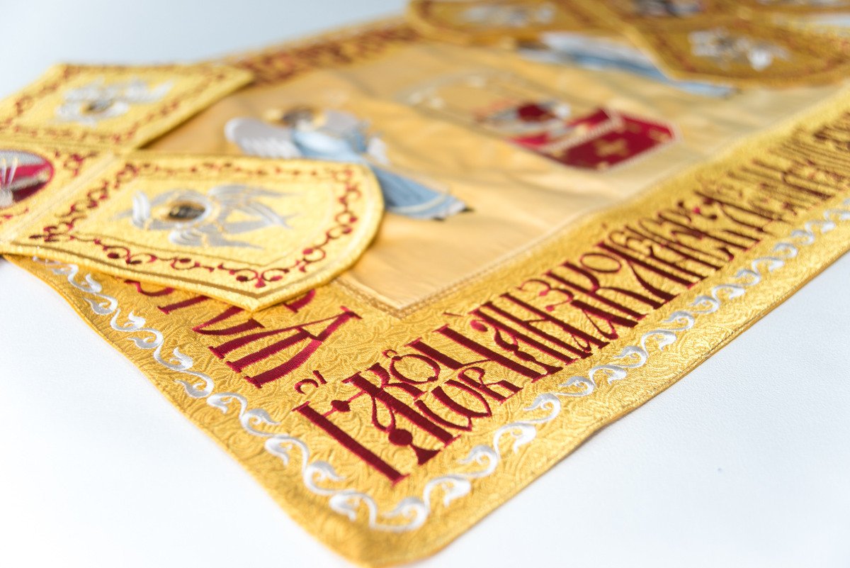Embroidered Chalice Veils with Iconic Design in Gold Velvet — photo 7