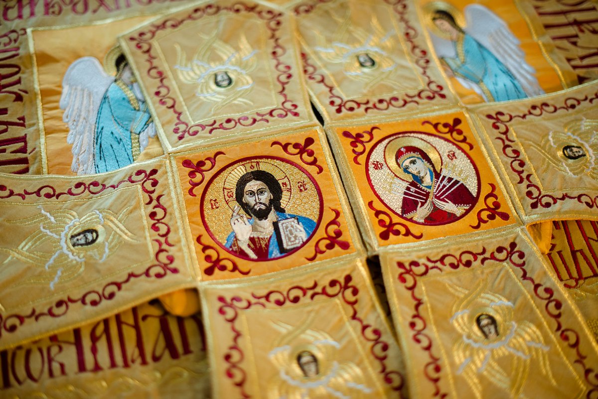 Embroidered Chalice Veils with Iconic Design in Gold Velvet — photo 8