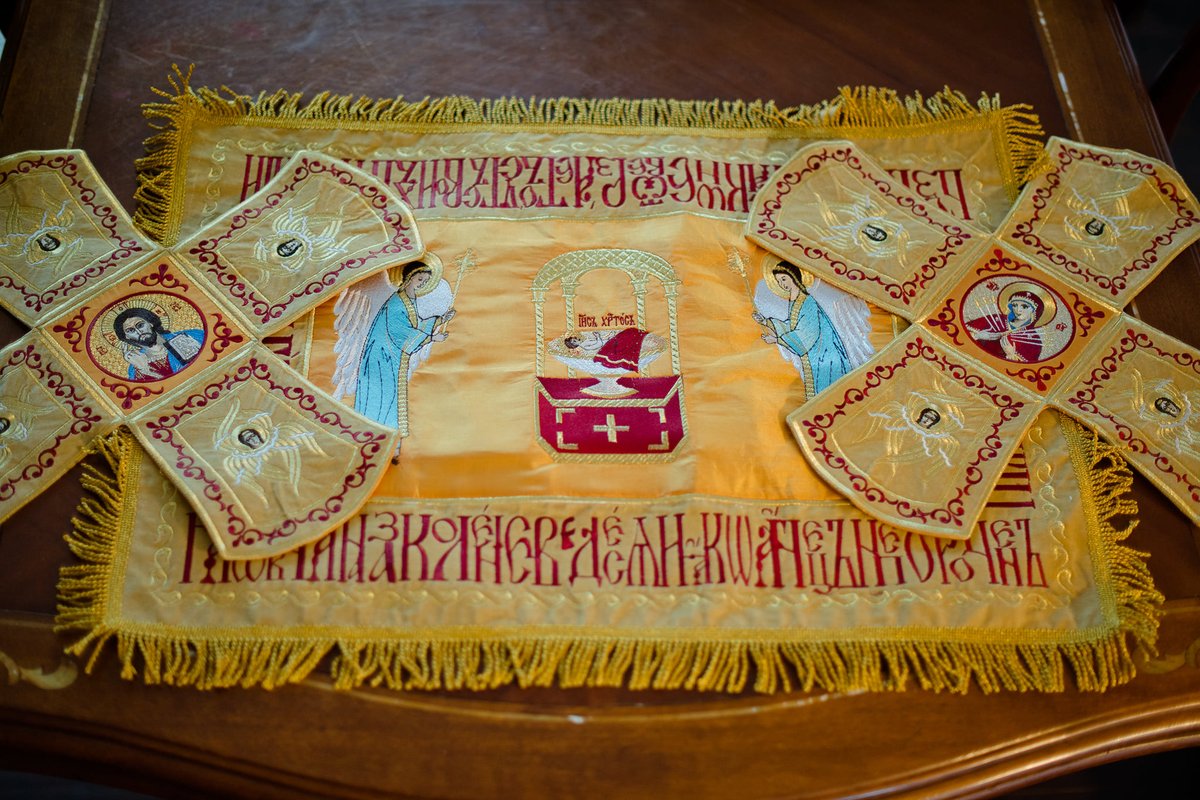 Embroidered Chalice Veils with Iconic Design in Gold Velvet — photo 9