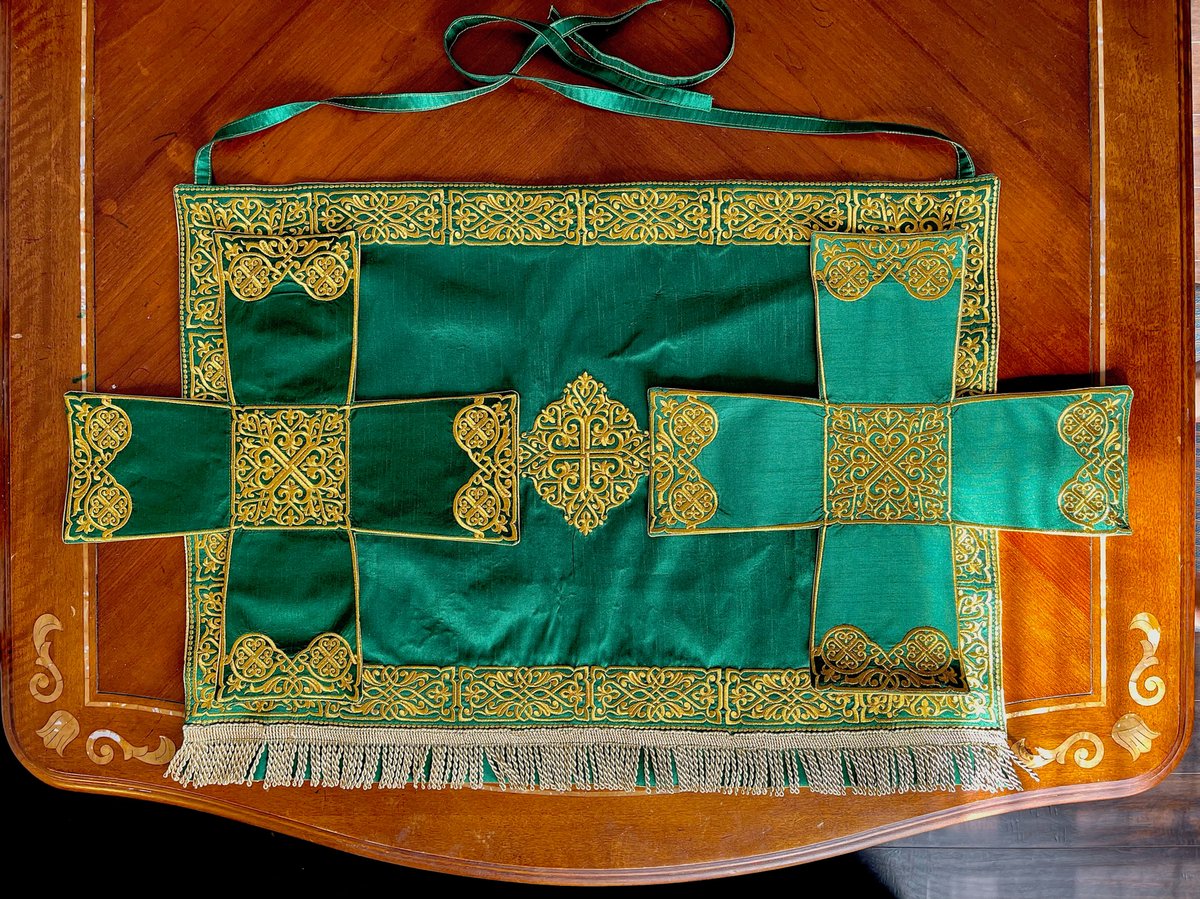 Embroidered Chalice covers, veils. Goldgreen
