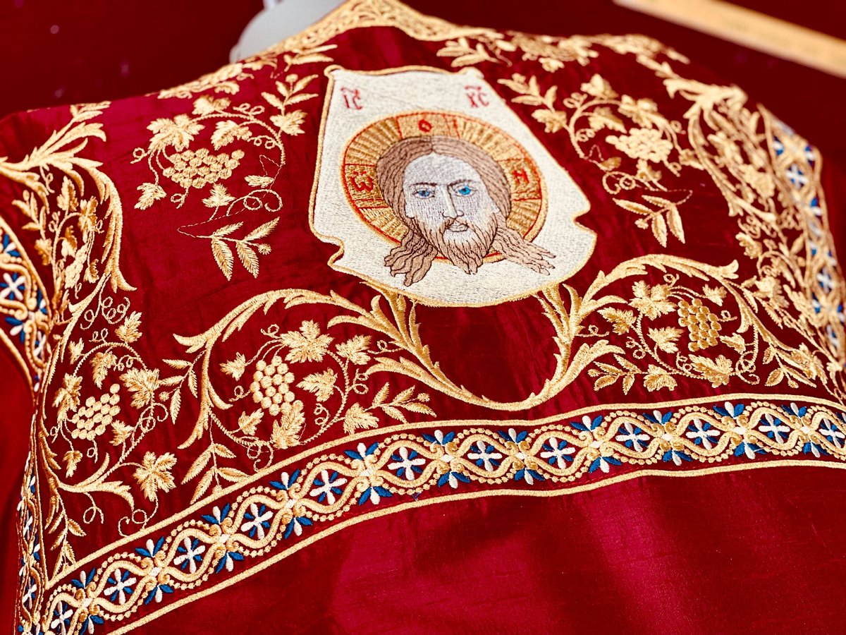 Dupioni Silk Deacon Vestments with Side Buttons — photo 4
