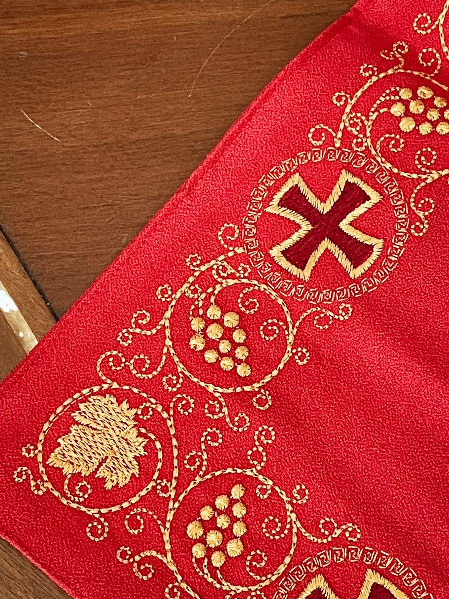 Embroidered Iliton: Custom Altar Cloth Cover — photo 5