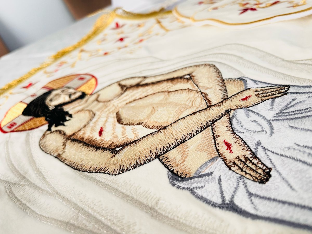 Elegant Embroidered Chalice Covers &amp; Veils for Worship — photo 6
