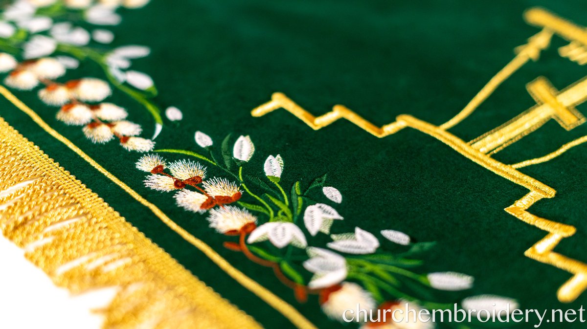 Elegant Gold-Embroidered Chalice Covers for Palm Sunday — photo 3
